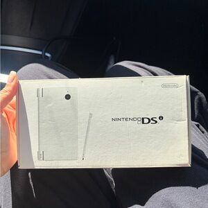 Nintendo DSi in Classic White